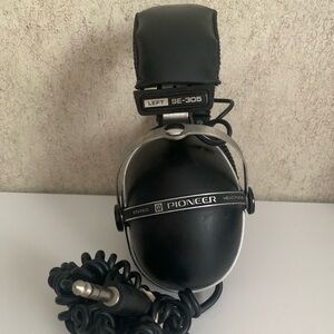PIONEER SE-305 Black and Silver Headphones